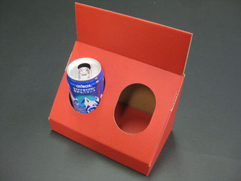 赤い飲料缶什器の事例（缶が入ったところ）